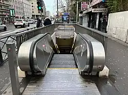 L'escalier mécanique de l'accès no&nbsp;1.