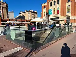 L'accès no&nbsp;3 « Place Émile Cresp ».