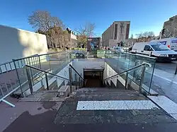 L'accès no&nbsp;4 « Rue Gabriel Péri ».