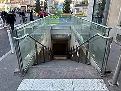 L'accès no&nbsp;6 « Rue Louis Rolland ».