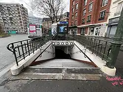 L'accès no&nbsp;3 « Boulevard Jean-Jaurès ».