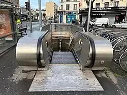 L'accès no&nbsp;1 « Avenue Gabriel-Péri ».