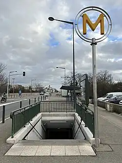 L'accès no&nbsp;4 « Avenue du Maréchal-de-Lattre-de-Tassigny ».