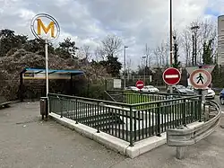 L'accès no&nbsp;3 « Rue du Buisson-Joyeux ».