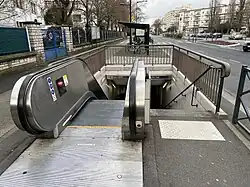 L'accès no&nbsp;2 avec l'escalier mécanique.