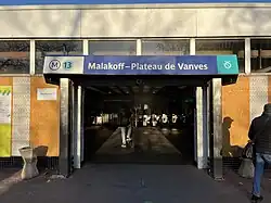 L'accès no&nbsp;2 « Boulevard Charles-de-Gaulle ».