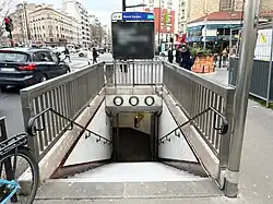 L'accès no&nbsp;4 « Rue des Quatre-Cheminées ».