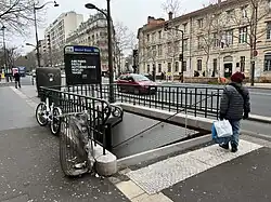 L'accès no&nbsp;2 « Rue de Picpus ».