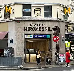 L'accès no&nbsp;4 « Rue La Boétie ».