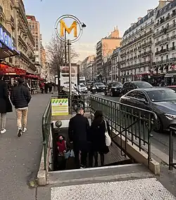 L'accès no&nbsp;5, « Boulevard du Montparnasse ».