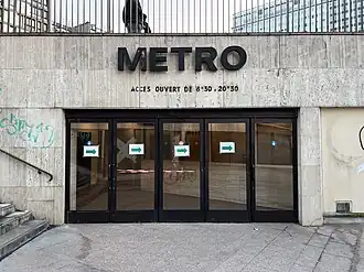 L'accès no&nbsp;4, « Tour Montparnasse ».