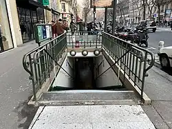 L'accès no&nbsp;3 « Rue Danton ».