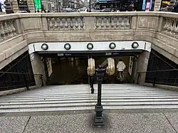 L'accès no&nbsp;2 « Rue de la Paix ».