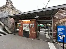 L'accès no&nbsp;2 « Avenue du Président Kennedy ».