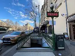 L'accès no&nbsp;3 « Avenue de Villiers ».