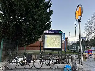 Un des accès à la station