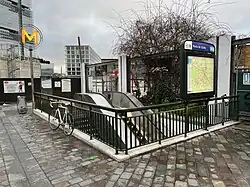 L'accès no&nbsp;3 « Avenue de la Porte de Clichy ».