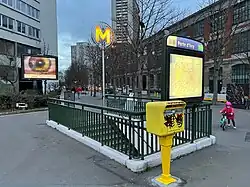 L'accès no&nbsp;2 « Avenue d'Ivry ».