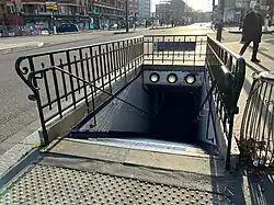 L'accès no&nbsp;4 « Boulevard Sérurier ».