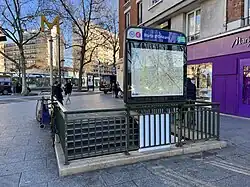 L'accès no&nbsp;1 « Place du 25 Août 1944 ».