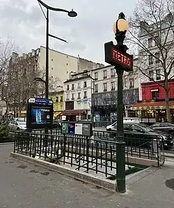 L'accès no&nbsp;3, « Rue Adolphe-Mille ».