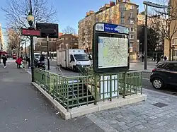 L'accès no&nbsp;1 « Rue Raymond-Losserand ».