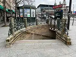 L'accès no&nbsp;3 « Rue de Vaugirard ».