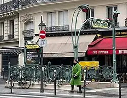 L'entrée de la station.