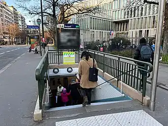 L'accès no&nbsp;2, « Rue Campagne Première ».