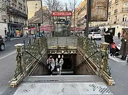 L'accès no&nbsp;1 « Rue de Rennes ».