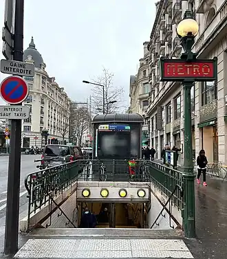 Un des accès de la station.