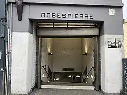 L'accès no&nbsp;2 « Rue Barbès ».