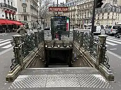Entrée de la station, Boulevard Raspail.