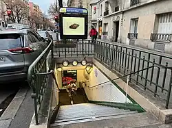 L'accès no&nbsp;3, « Rue Saint-Hubert ».