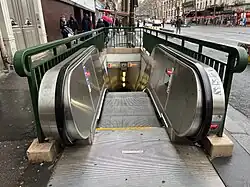 L'escalier mécanique de l'accès no&nbsp;1.