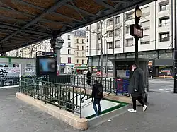 L'accès no&nbsp;1, « Rue de l'Aqueduc ».