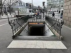 La sortie no&nbsp;6, « Bassin de la Villette ».