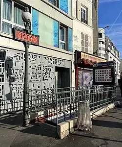 L'accès no&nbsp;2, « Rue de Belleville ».