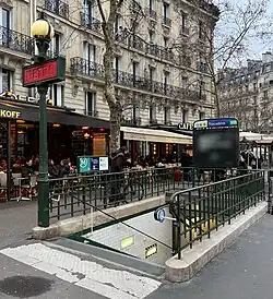 L'accès no&nbsp;3 « Avenue Raymond-Poincaré ».