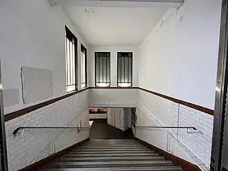 Escaliers d'accès depuis l'intérieur de l'édicule.