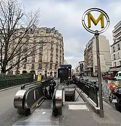 L'accès no&nbsp;1 « Place Adolphe-Chérioux ».