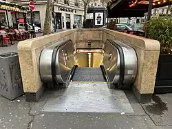 L'accès no&nbsp;2 « Avenue Raymond-Poincaré ».