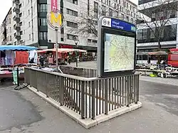 L'accès no&nbsp;2 « Rue Ambroise Croizat ».