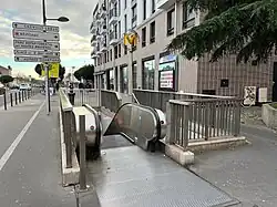 L'accès no&nbsp;2 « boulevard Maxime-Gorki/rue Condorcet ».