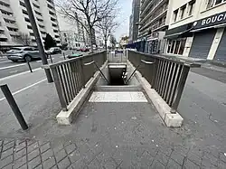 L'accès no&nbsp;1 « boulevard Maxime-Gorki/rue Jean-Baptiste-Clément ».