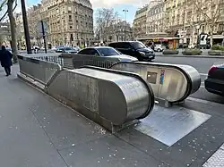 L'accès no&nbsp;2 « Boulevard des Batignolles ».