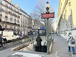 L'accès no&nbsp;5, « Mairie du 11e ».