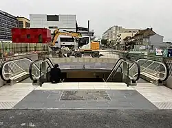 L'accès no&nbsp;1 « Rue des Saules Clouet » avec les escaliers.