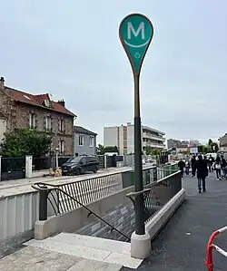 Escalier fixe de l'accès no&nbsp;2 « Boulevard de la Boissière ».
