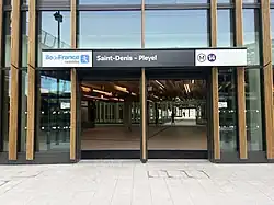 L'accès no&nbsp;2 « Rue Francisque Poulbot ».